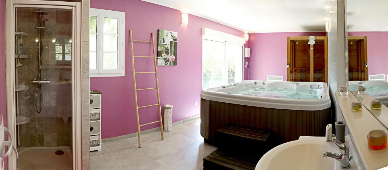 Au Coeur Du Bien-Etre, Chalet Avec Piscine Chauffee Et Couverte, Spa, Sauna, Massages Monteaux Exterior foto